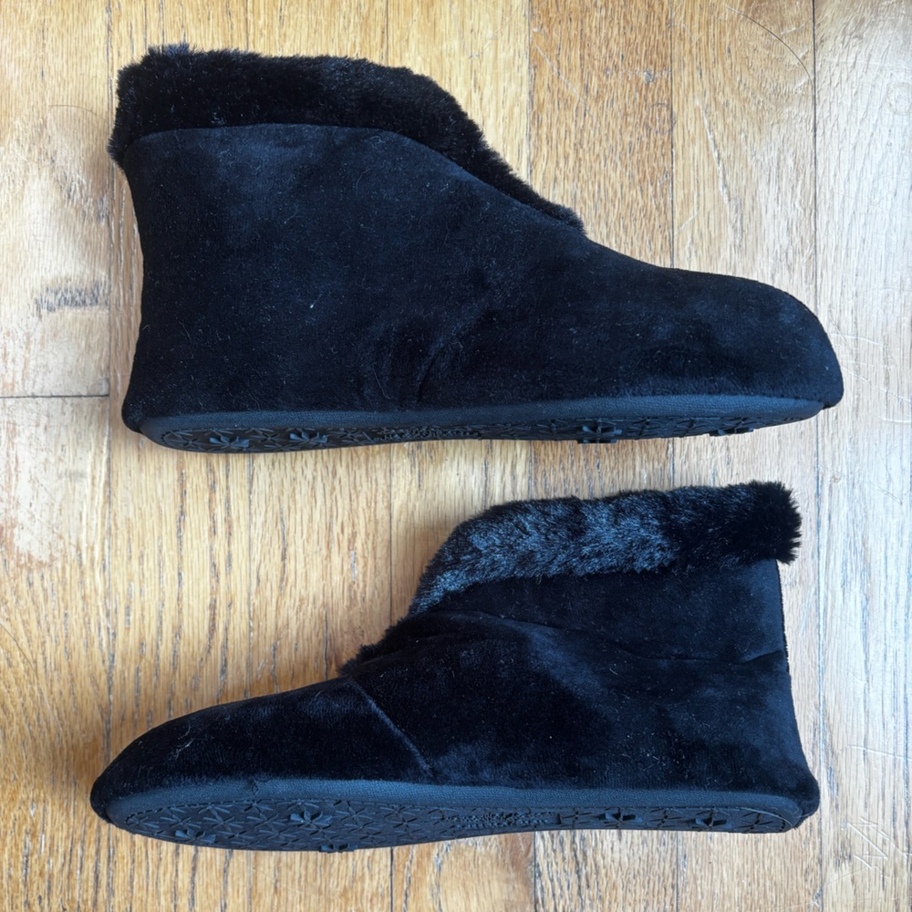 Dearfoams Black Plush Slipper Booties Women's Small 5–6